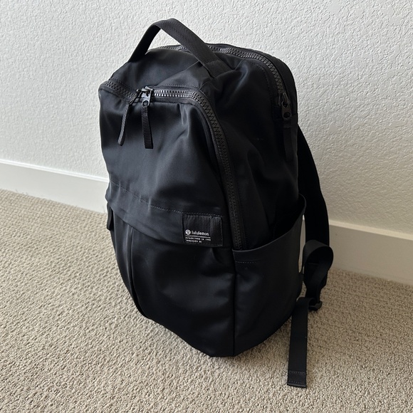 Lululemon Everyday Backpack 2.0 23L Back - Picture 5 of 8